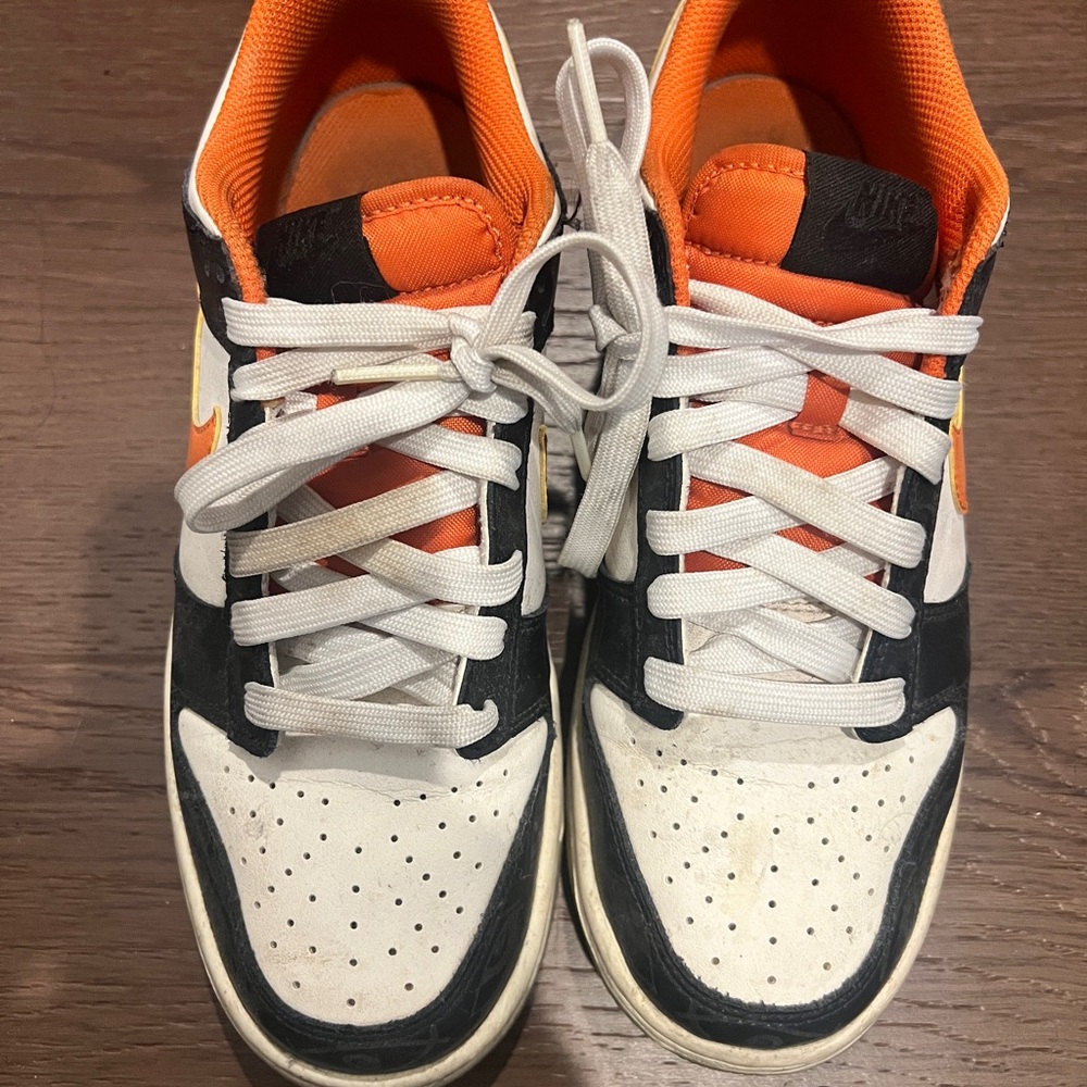 Nike Dunk Low PRM Halloween 2021 Sneakers Size Men 7Y Pre Owned No Box